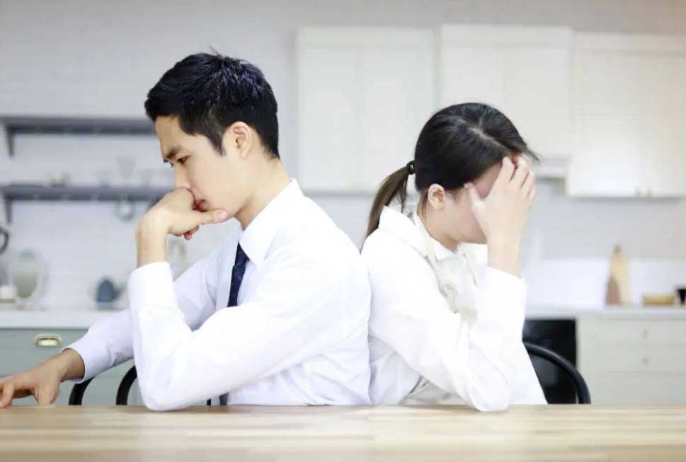 产后抑郁：被忽视的家庭“隐形杀手”